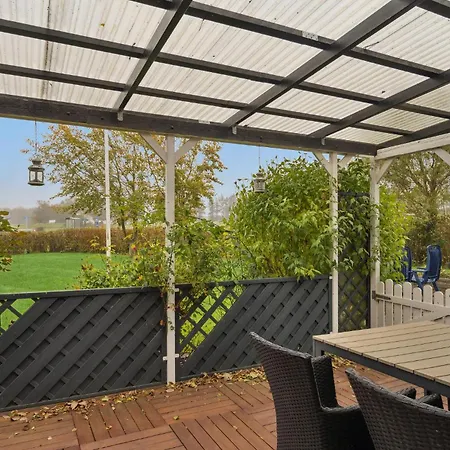 2 Bedroom Amazing In Holiday home
