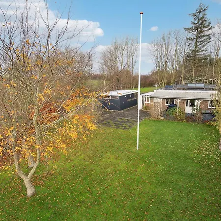 2 Bedroom Amazing In Holiday home *
